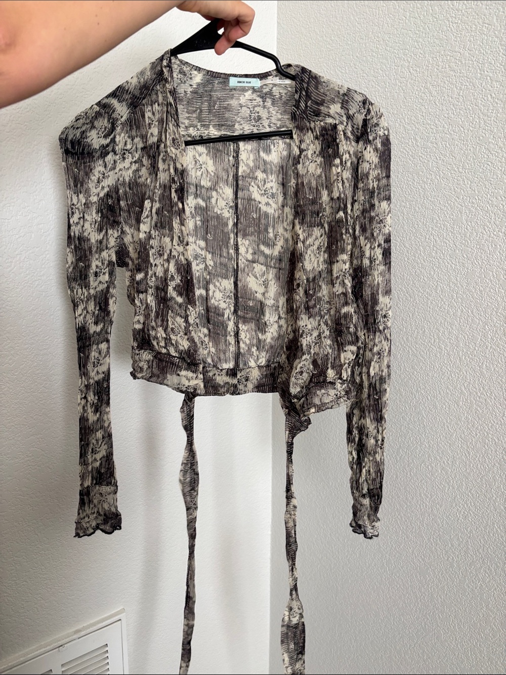 Tie-Front Lightweight Printed Crop Top - Black & White